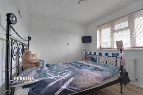 Bed 2.jpg