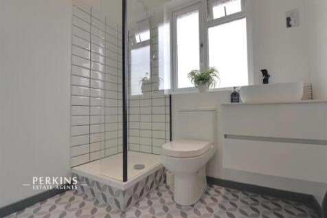 SHOWER ROOM.jpg