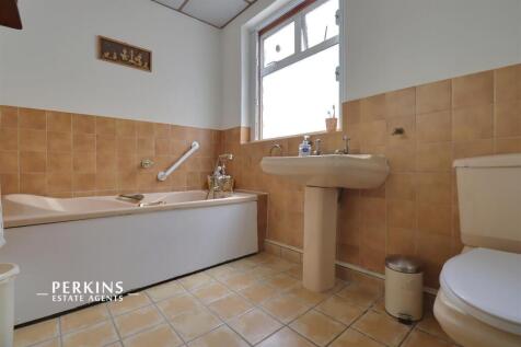 FAMILY BATHROOM.jpg