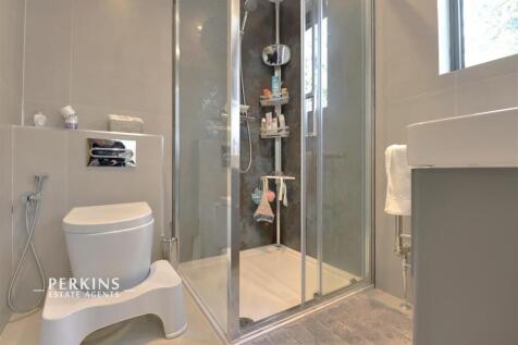 ensuite.jpg
