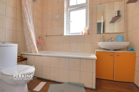 BATHROOM 2.JPG