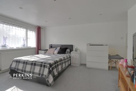 BED 4 .JPG
