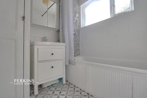 BATHROOM  2.jpg