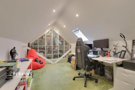 LOFT ROOM.jpg