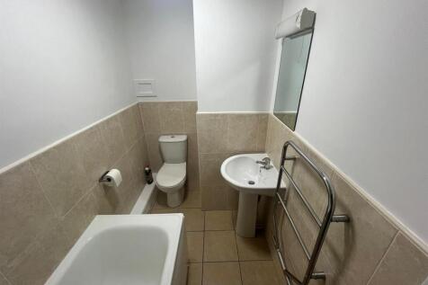 Bathroom 1.jpg