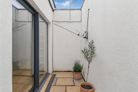 Outside space with washing line.png