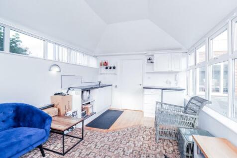 Lounge/Kitchen