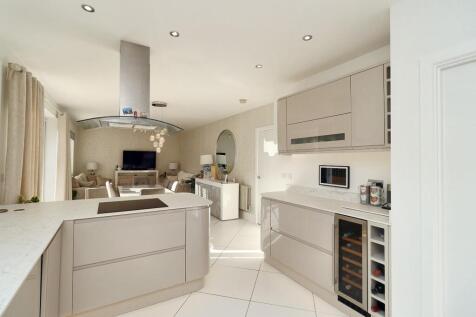 Open Plan Kitchen/Diner/Family Room