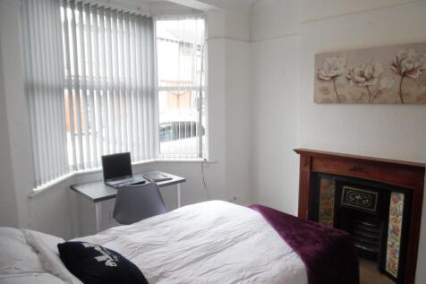 Student 4 bed, 2 bathrooms, available August 2025