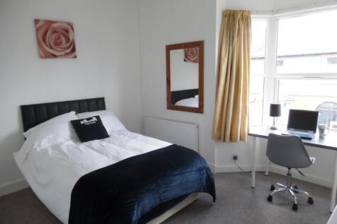 Rooms available in shared house, 2 bathrooms, ava