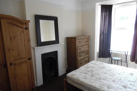 1 ROOM AVAILABLE SEPTEMBER NEXT TO ST JOHNS HALLS