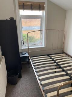 1 Room in 4 bed Shared Student House Available Au