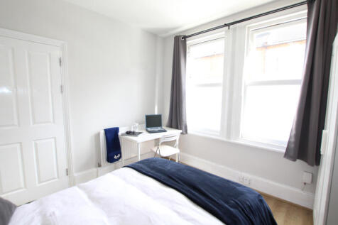 1 STUDENT ROOM AVAILABLE NOW