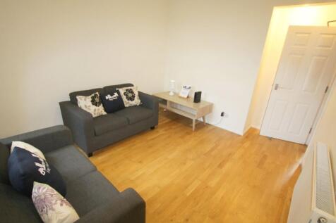 ROOMS AVAILABLE FOR FULL TIME STUDENTS