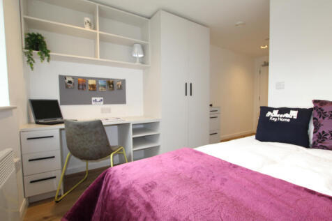 En-suite room in Student Halls, Kettering Road, N