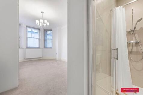 En-suite bedroom