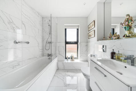 Main Bathroom/WC