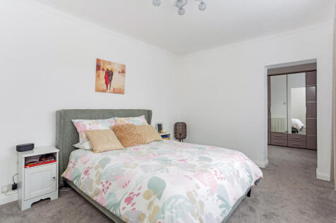 Principal Bedroom (Ground Floor)