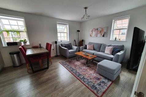 livingroomdiningdoorview