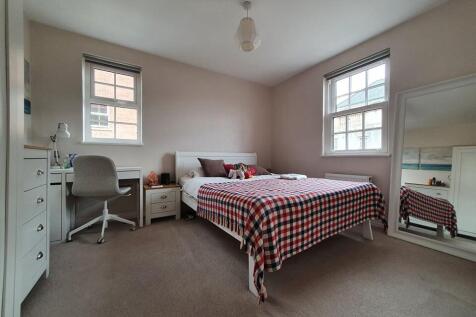 bedroom1doorview