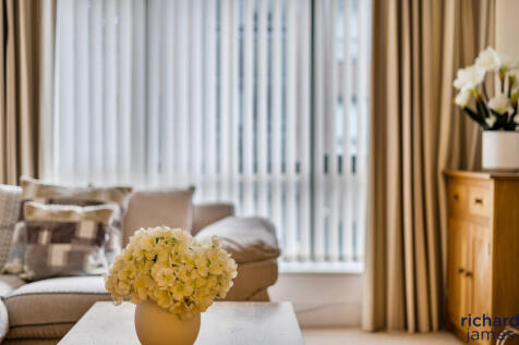 04b28aaa3b38421a8c99a5271476196e