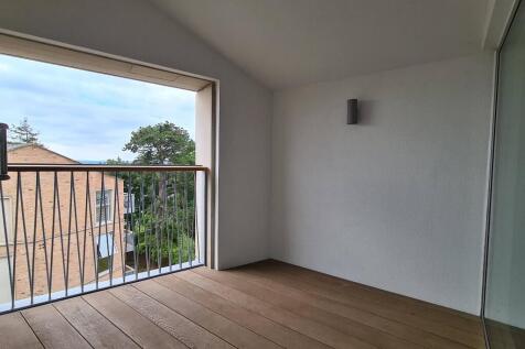 Canopied balcony