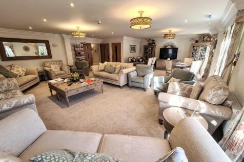 Owners Lounge 