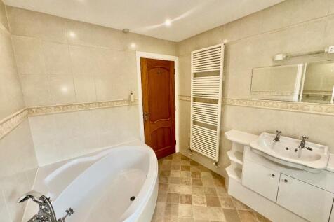 Main Bedroom Ensuite