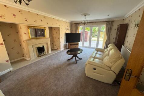 Lounge with TV 