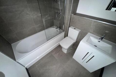 Main Bathroom 