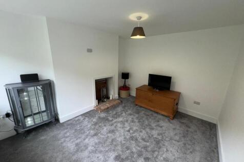 FRONT LOUNGE