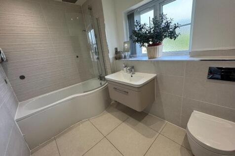 Family Bathroom 