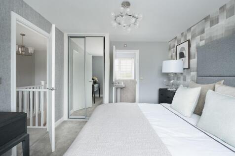 Great sized main bedroom