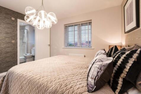 Plus the main bedroom has it&#39;s own en suite shower room