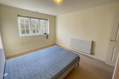 Bedroom 1.jpg