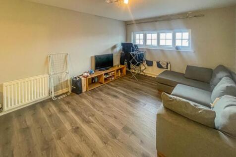 Living room (2).jpg