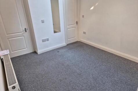 62 High Street F3 bedroom area.jpg