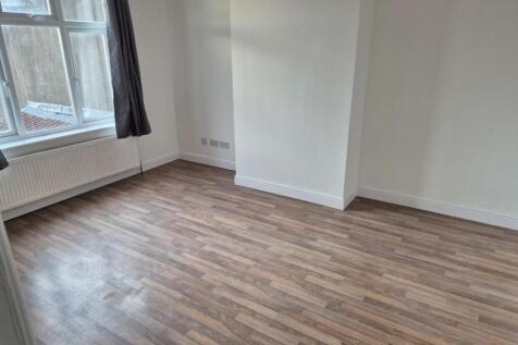 341a Southmead Road Bedroom 1.jpg