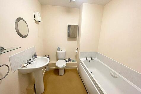 Bathroom 2.jpg