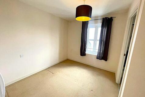Bedroom 1.jpg