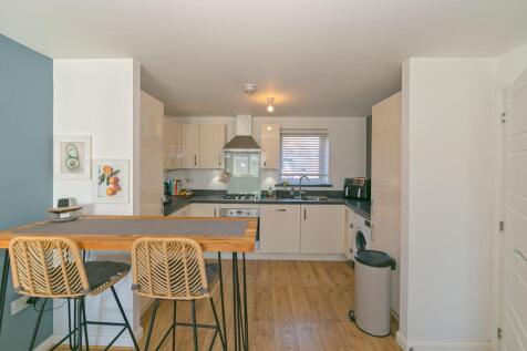 Living / Dining Area