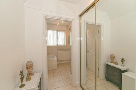 Dressing Area to Family Bathroom