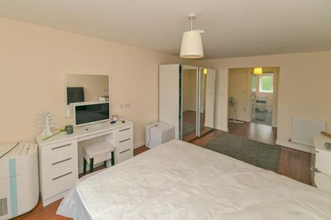 Principal Bedroom &amp; Dressing Area