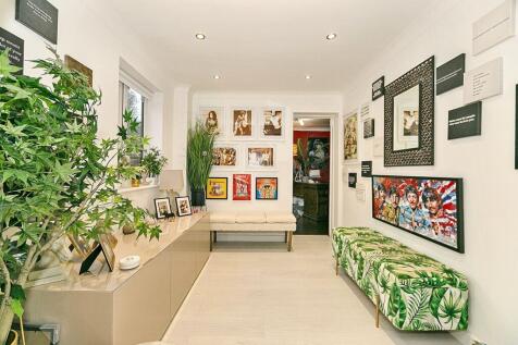 Snug / Dining Space