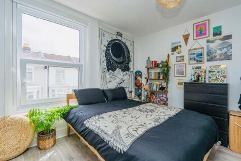 Bedroom 3 side.jpg