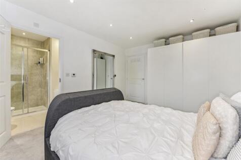 Master to En-Suite.jpg