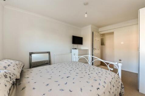 Bedroom 1.jpg