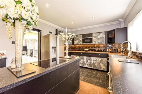 Kitchen with Island.jpg