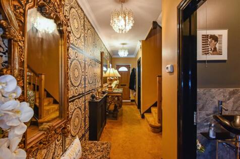 Hall to stairs &amp; door.jpg