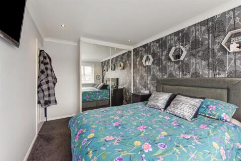 Bedroom 1.jpg